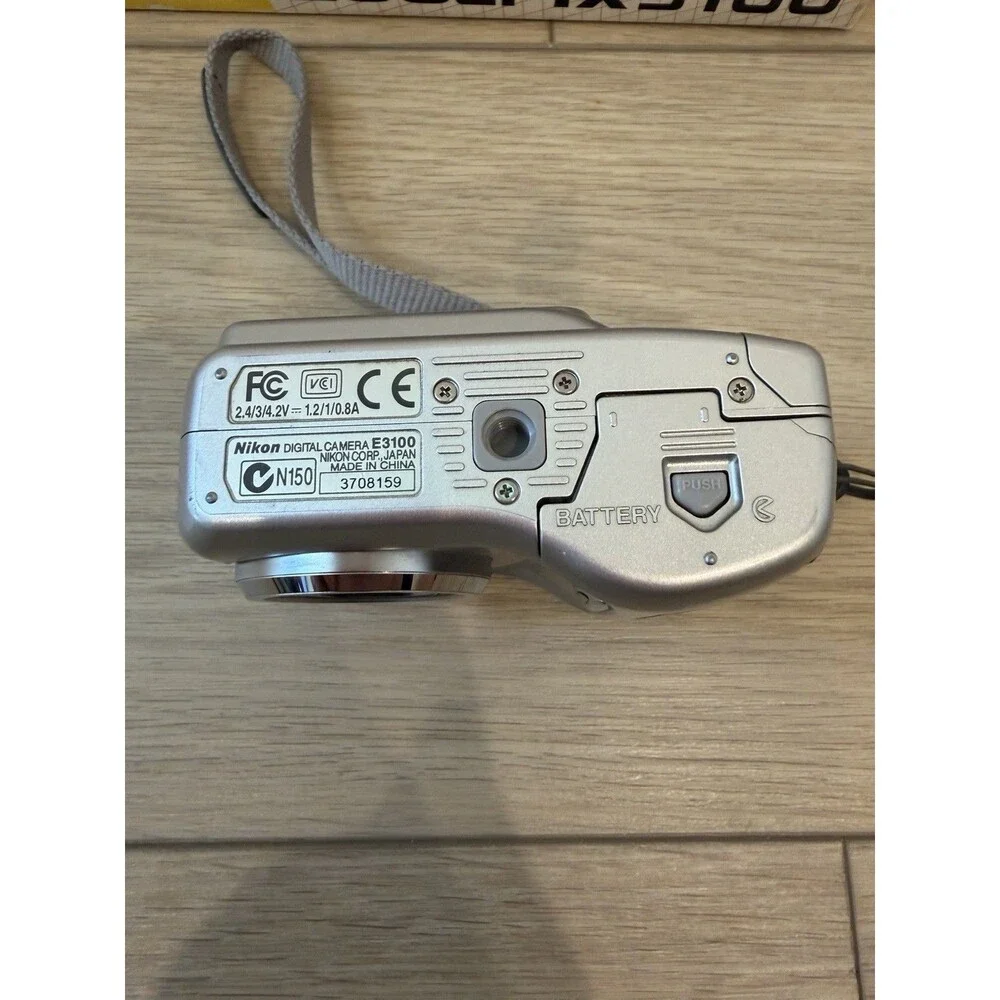 Nikon Coolpix 3100 3.2MP Digital Camera – Boxed – Untested – Complete
